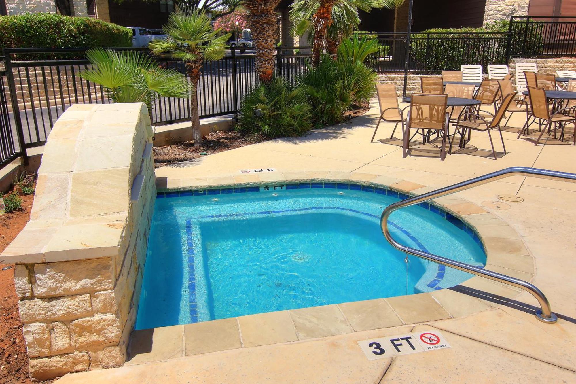 The Iron Cactus Condo On The Comal Cw C102 New Braunfels Zewnętrze zdjęcie