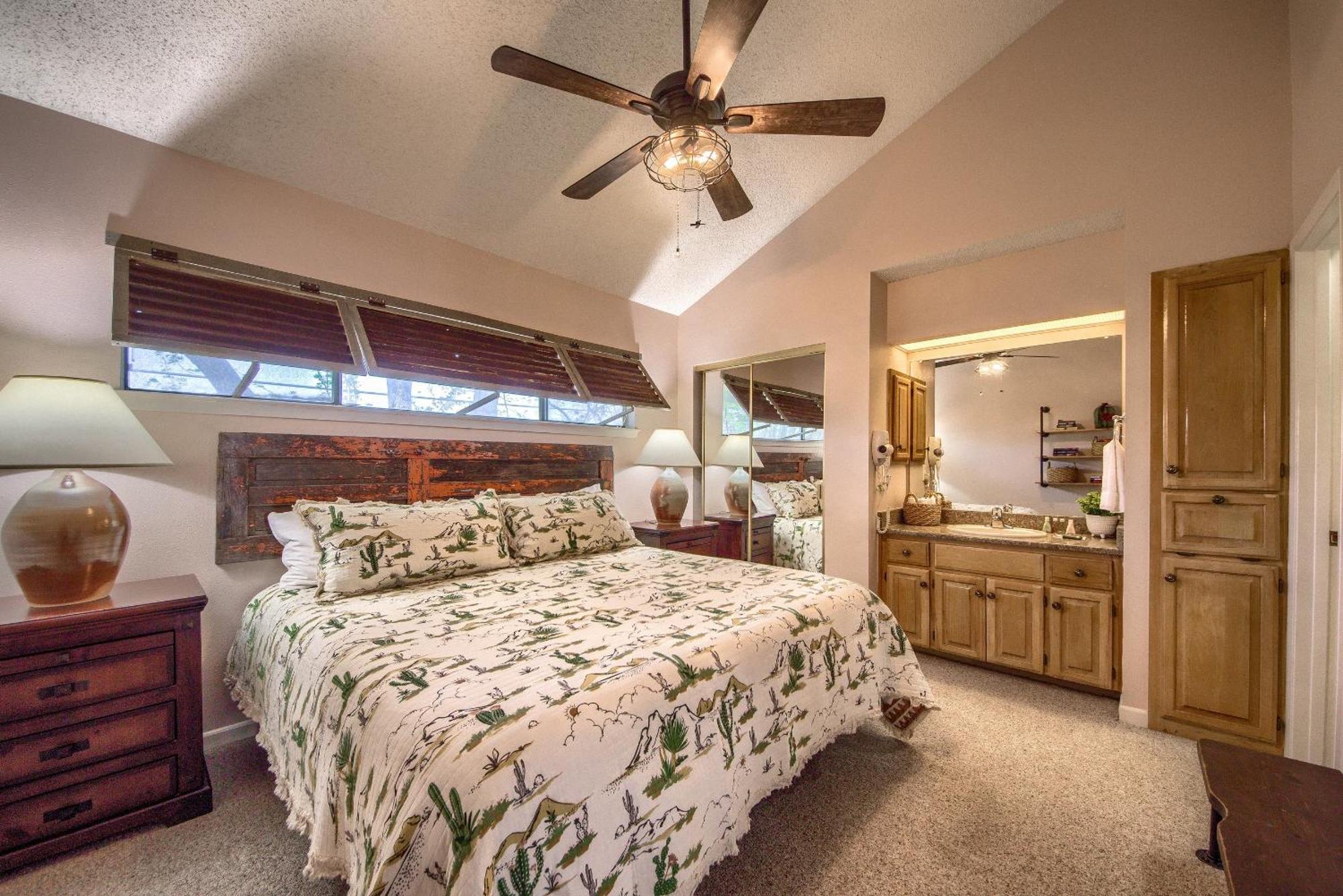 The Iron Cactus Condo On The Comal Cw C102 New Braunfels Zewnętrze zdjęcie